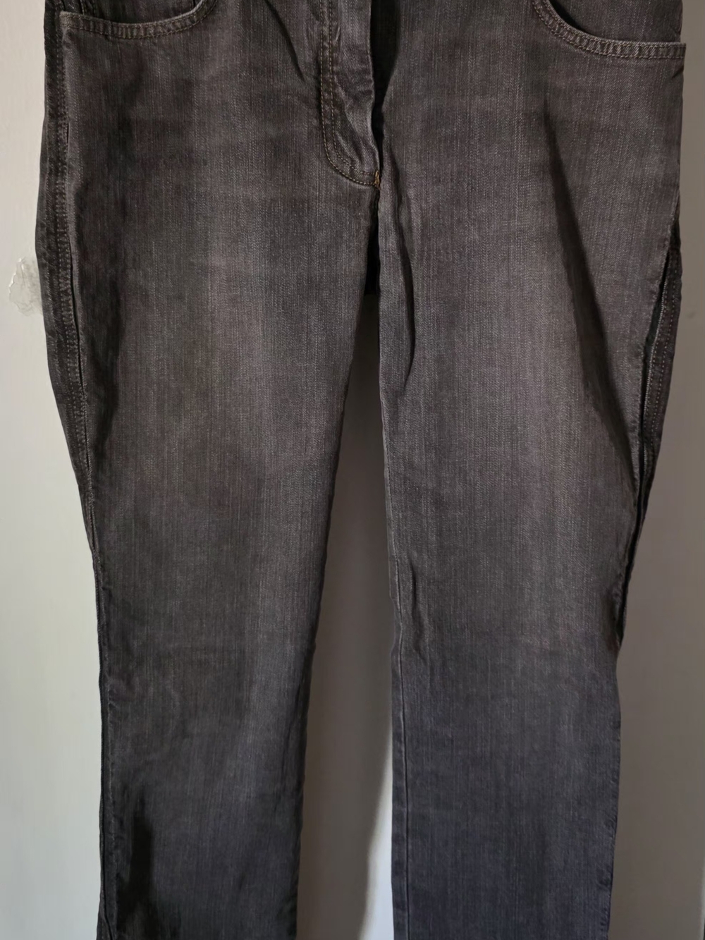 Men's Gray Straight-Leg Jeans - Classic Everyday Style